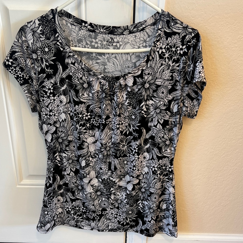 Worthington Black and White Floral Blouse EUC Ptp 19”